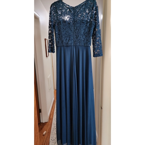 Mother of the Bride Dress - Picture 2 of 4